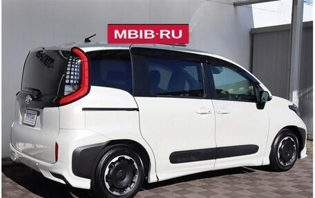 Toyota Sienta, 2022 год, 1 594 000 рублей, 19 фотография