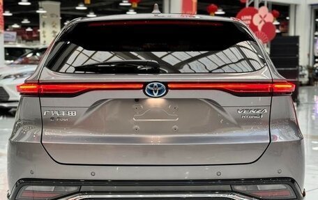 Toyota Venza, 2022 год, 3 850 000 рублей, 5 фотография