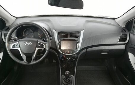 Hyundai Solaris II рестайлинг, 2015 год, 1 070 000 рублей, 17 фотография