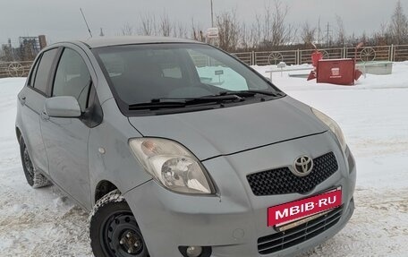 Toyota Yaris III рестайлинг, 2007 год, 620 000 рублей, 2 фотография