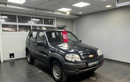 Chevrolet Niva I рестайлинг, 2011 год, 650 000 рублей, 3 фотография