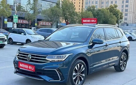 Volkswagen Tiguan II, 2021 год, 3 535 035 рублей, 2 фотография