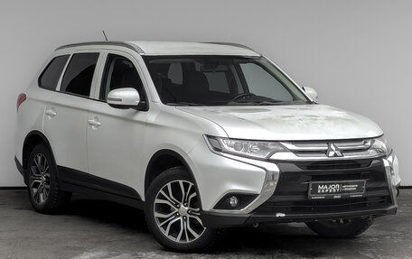 Mitsubishi Outlander III рестайлинг 3, 2016 год, 1 795 000 рублей, 3 фотография