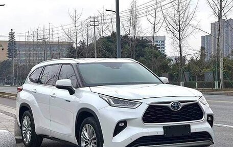 Toyota Highlander, 2022 год, 5 600 000 рублей, 3 фотография