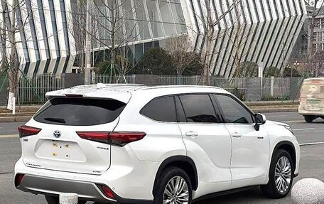 Toyota Highlander, 2022 год, 5 600 000 рублей, 4 фотография