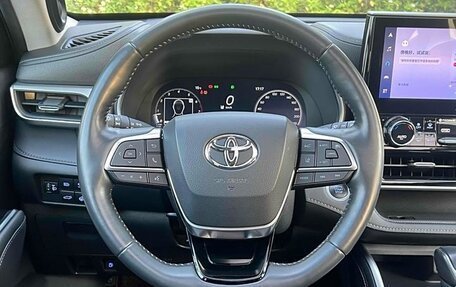 Toyota Highlander, 2023 год, 5 400 000 рублей, 18 фотография