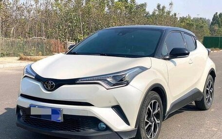 Toyota C-HR I рестайлинг, 2021 год, 2 300 000 рублей, 2 фотография