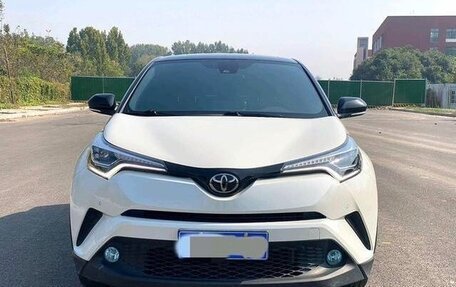 Toyota C-HR I рестайлинг, 2021 год, 2 300 000 рублей, 6 фотография