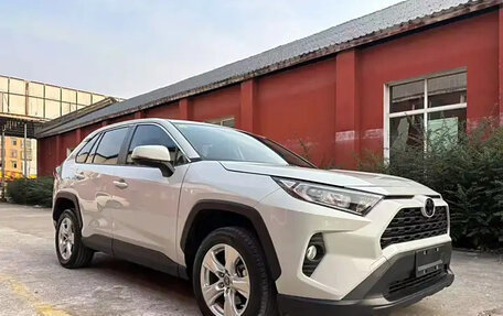 Toyota RAV4, 2021 год, 2 410 000 рублей, 1 фотография