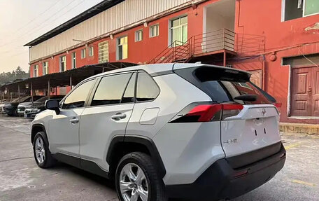 Toyota RAV4, 2021 год, 2 410 000 рублей, 6 фотография