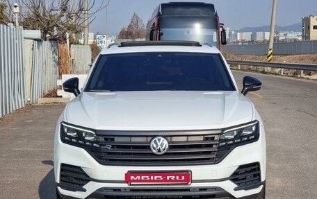 Volkswagen Touareg III, 2021 год, 5 800 000 рублей, 2 фотография