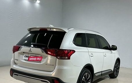 Mitsubishi Outlander III рестайлинг 3, 2021 год, 2 305 000 рублей, 4 фотография