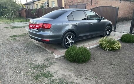 Volkswagen Jetta VI, 2014 год, 1 360 000 рублей, 2 фотография