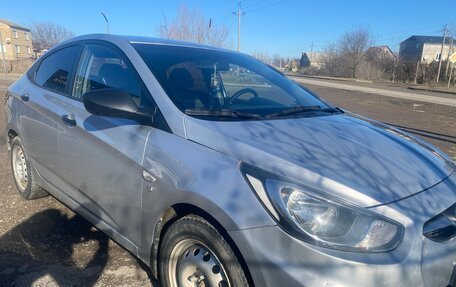 Hyundai Solaris II рестайлинг, 2013 год, 990 000 рублей, 4 фотография