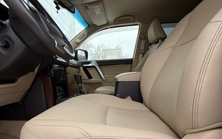 Toyota Land Cruiser Prado 150 рестайлинг 2, 2016 год, 4 900 000 рублей, 24 фотография