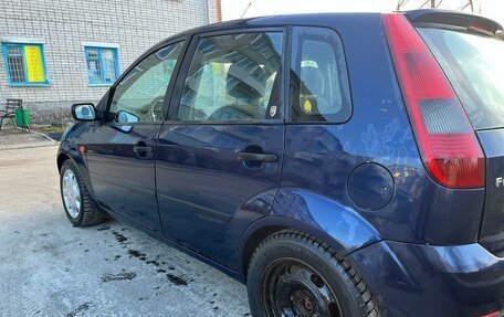 Ford Fiesta, 2004 год, 300 000 рублей, 4 фотография