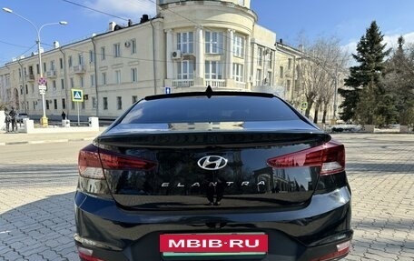 Hyundai Elantra VI рестайлинг, 2019 год, 1 820 000 рублей, 6 фотография