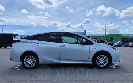 Toyota Prius IV XW50, 2019 год, 2 100 000 рублей, 4 фотография