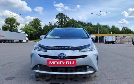 Toyota Prius IV XW50, 2019 год, 2 100 000 рублей, 2 фотография