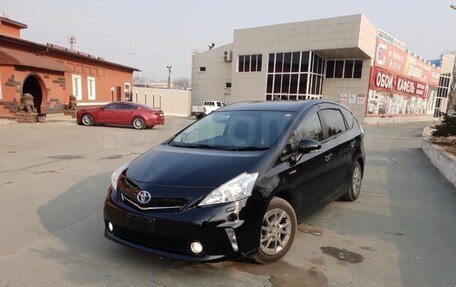 Toyota Prius Alpha I (ZVW40/41), 2013 год, 1 490 000 рублей, 2 фотография