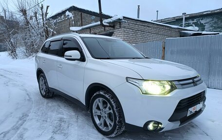 Mitsubishi Outlander III рестайлинг 3, 2014 год, 1 490 000 рублей, 3 фотография