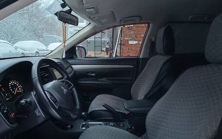 Mitsubishi Outlander III рестайлинг 3, 2014 год, 1 490 000 рублей, 8 фотография