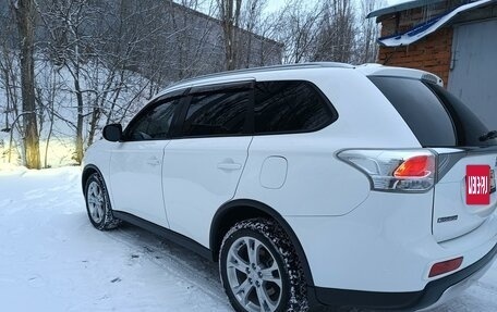 Mitsubishi Outlander III рестайлинг 3, 2014 год, 1 490 000 рублей, 5 фотография