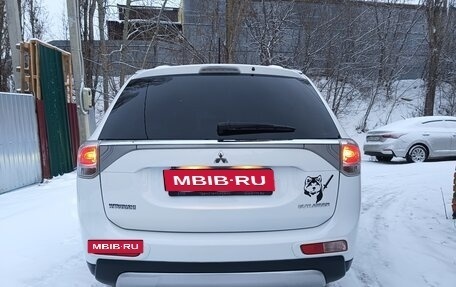 Mitsubishi Outlander III рестайлинг 3, 2014 год, 1 490 000 рублей, 6 фотография