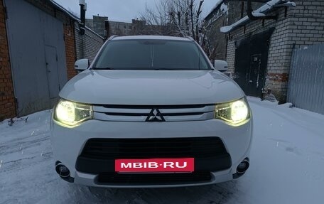 Mitsubishi Outlander III рестайлинг 3, 2014 год, 1 490 000 рублей, 7 фотография