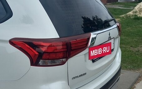 Mitsubishi Outlander III рестайлинг 3, 2021 год, 2 660 000 рублей, 2 фотография