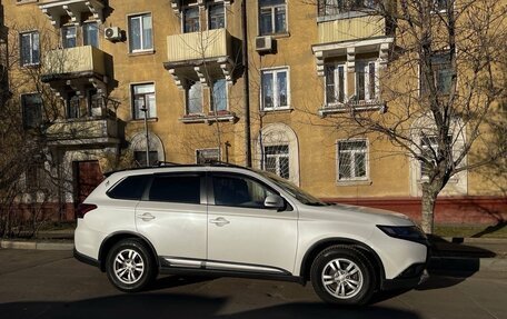 Mitsubishi Outlander III рестайлинг 3, 2015 год, 2 300 000 рублей, 1 фотография