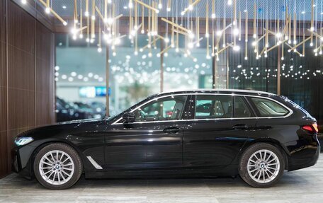 BMW 5 серия, 2023 год, 6 750 000 рублей, 3 фотография