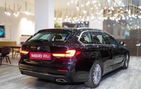 BMW 5 серия, 2023 год, 6 750 000 рублей, 2 фотография