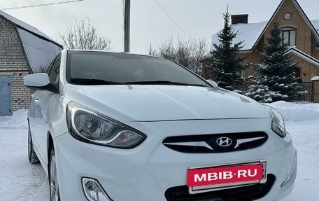 Hyundai Solaris II рестайлинг, 2011 год, 620 000 рублей, 2 фотография