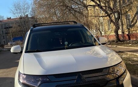 Mitsubishi Outlander III рестайлинг 3, 2015 год, 2 300 000 рублей, 5 фотография