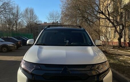 Mitsubishi Outlander III рестайлинг 3, 2015 год, 2 300 000 рублей, 4 фотография