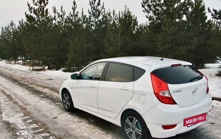 Hyundai Solaris II рестайлинг, 2014 год, 890 000 рублей, 4 фотография