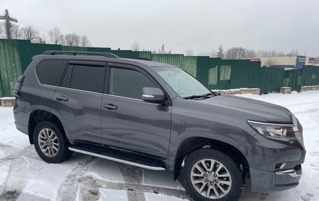 Toyota Land Cruiser Prado 150 рестайлинг 2, 2018 год, 5 200 000 рублей, 2 фотография