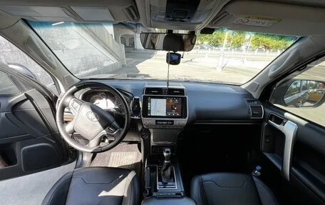 Toyota Land Cruiser Prado 150 рестайлинг 2, 2018 год, 5 200 000 рублей, 9 фотография