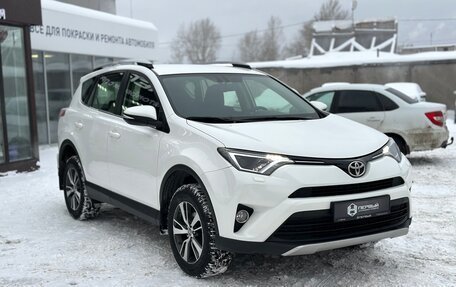 Toyota RAV4, 2015 год, 2 420 000 рублей, 3 фотография