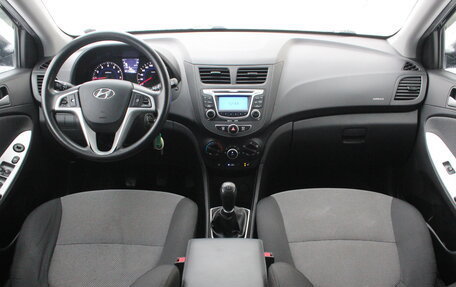 Hyundai Solaris II рестайлинг, 2012 год, 675 000 рублей, 13 фотография