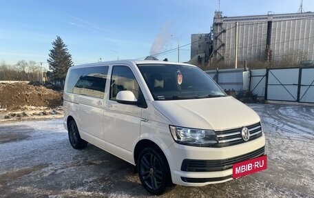 Volkswagen Caravelle T6 рестайлинг, 2017 год, 2 750 000 рублей, 4 фотография