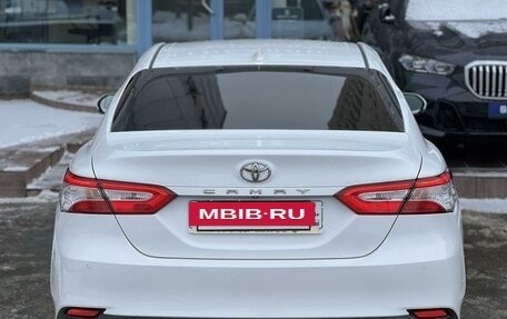 Toyota Camry, 2019 год, 2 390 000 рублей, 7 фотография