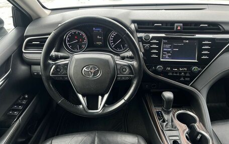 Toyota Camry, 2019 год, 2 390 000 рублей, 13 фотография