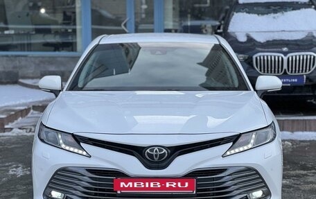 Toyota Camry, 2019 год, 2 390 000 рублей, 4 фотография