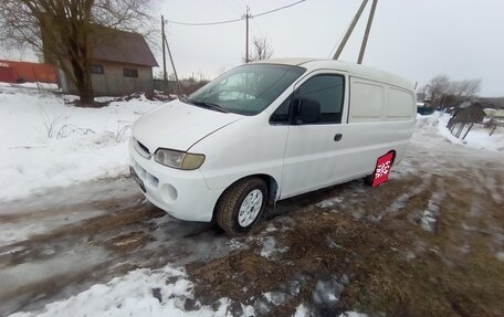 Hyundai H-1 II рестайлинг, 2001 год, 320 000 рублей, 1 фотография