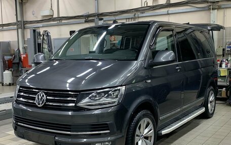 Volkswagen Caravelle T6 рестайлинг, 2018 год, 2 799 000 рублей, 1 фотография