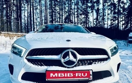 Mercedes-Benz A-Класс, 2019 год, 2 700 000 рублей, 3 фотография