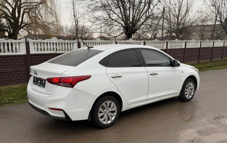 Hyundai Solaris II рестайлинг, 2017 год, 960 000 рублей, 3 фотография