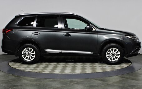 Mitsubishi Outlander III рестайлинг 3, 2015 год, 1 757 000 рублей, 8 фотография